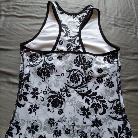 Beautiful classic floral tank top - Picture 2 of 2